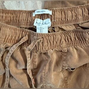 Barely worn Nicole Miller khaki joggers